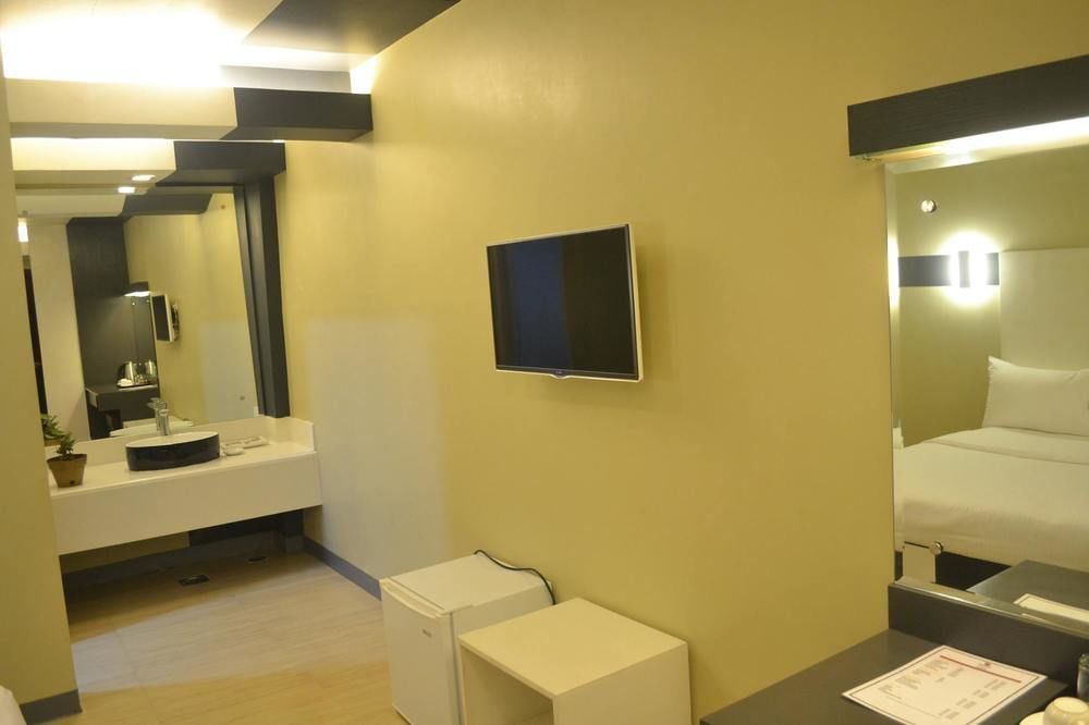 The Lucky 9 Budget Hotel Tagum Экстерьер фото